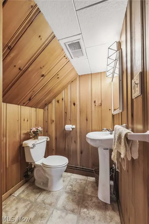 Bath - 214 Grandview Ave NW, Canton, OH 44708 photo 2 of 2