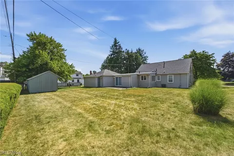 Exterior - 214 Grandview Ave NW, Canton, OH 44708 photo 6 of 8