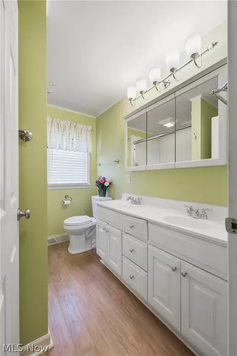 Bath - 214 Grandview Ave NW, Canton, OH 44708 photo 1 of 2
