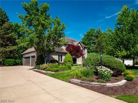 19452 Rye Gate Dr, North Royalton, OH 44133