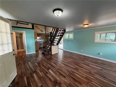 Living - 12 Hemlock St, Elizabeth, WV 26143 photo 2 of 3