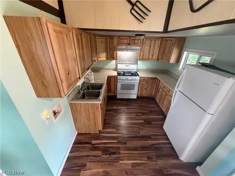 Kitchen - 12 Hemlock St, Elizabeth, WV 26143 photo 2 of 2