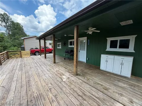 Exterior - 12 Hemlock St, Elizabeth, WV 26143 photo 1 of 6