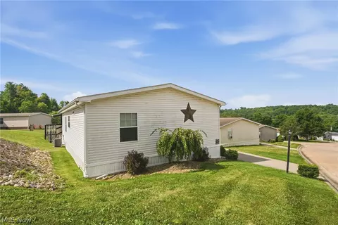 1023 Overlook Dr SW, Canton, OH 44706