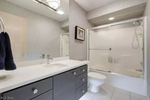 Bath - 2596 Dodd Rd, Willoughby Hills, OH 44094 photo 4 of 5