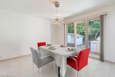 Dining - 2596 Dodd Rd, Willoughby Hills, OH 44094 photo 2 of 3