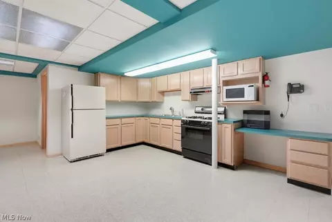 Kitchen - 2596 Dodd Rd, Willoughby Hills, OH 44094 photo 7 of 7