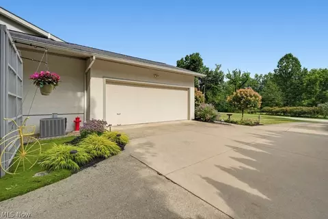 Exterior - 2596 Dodd Rd, Willoughby Hills, OH 44094 photo 7 of 9