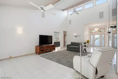 Living - 2596 Dodd Rd, Willoughby Hills, OH 44094 photo 4 of 4
