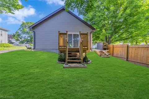 716 W Clark St, East Palestine, OH 44413