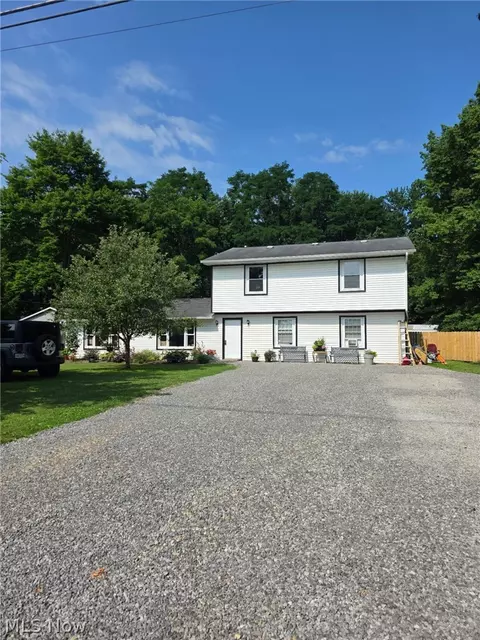 12775 Vincent Dr, Mantua, OH 44255