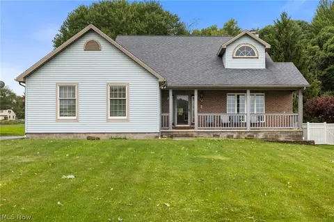 2900 Spring Meadow Cir, Youngstown, OH 44515