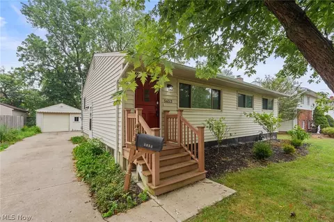 5653 Vickie Ln, Bedford, OH 44146