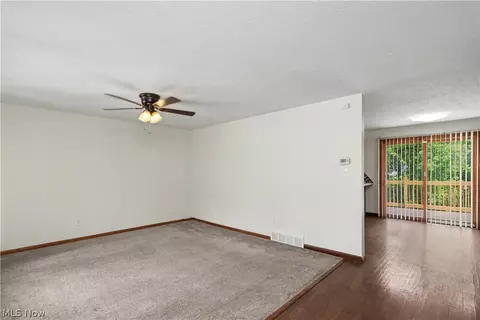 Living - 1705 Devonshire Ln, Mansfield, OH 44907 photo 3 of 6