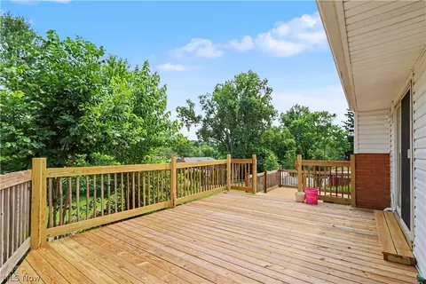 Exterior - 1705 Devonshire Ln, Mansfield, OH 44907 photo 4 of 8