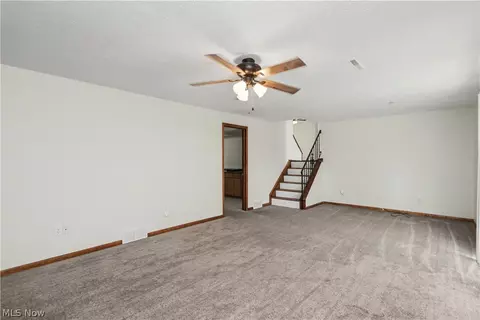 Living - 1705 Devonshire Ln, Mansfield, OH 44907 photo 4 of 6