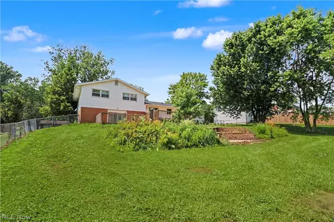 Exterior - 1705 Devonshire Ln, Mansfield, OH 44907 photo 6 of 8