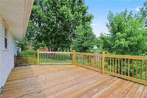 Exterior - 1705 Devonshire Ln, Mansfield, OH 44907 photo 3 of 8