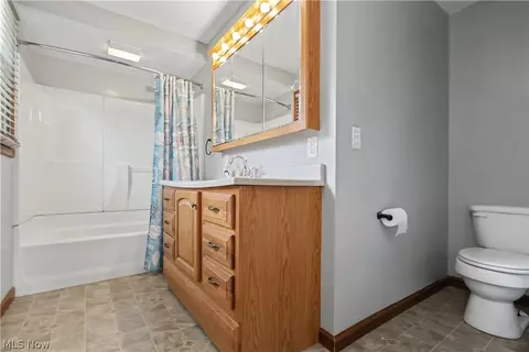 Bath - 1705 Devonshire Ln, Mansfield, OH 44907 photo 3 of 3