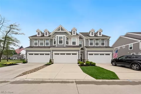 690 Harbour Town Ct, Avon Lake, OH 44012