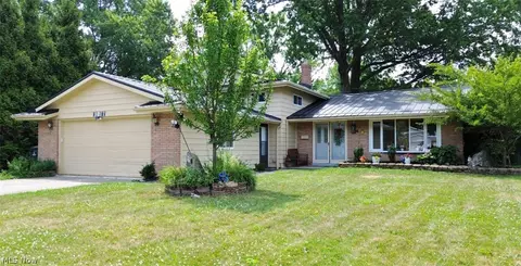 26673 Sudbury Dr, North Olmsted, OH 44070