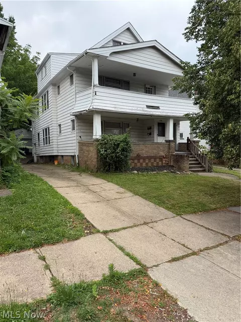 1594 Victoria Ave, Lakewood, OH 44107