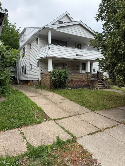 1594 Victoria Ave, Lakewood, OH 44107