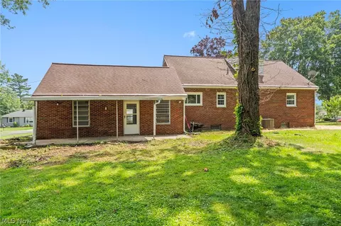 7018 Manor Dr, Elyria, OH 44035 photo 32