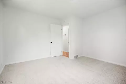 7018 Manor Dr, Elyria, OH 44035 photo 17