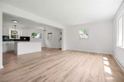 7018 Manor Dr, Elyria, OH 44035 photo 8