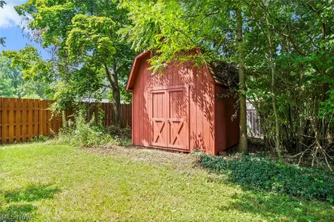 7018 Manor Dr, Elyria, OH 44035 photo 33