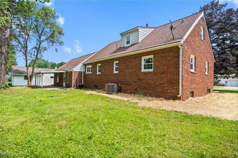 7018 Manor Dr, Elyria, OH 44035 photo 31