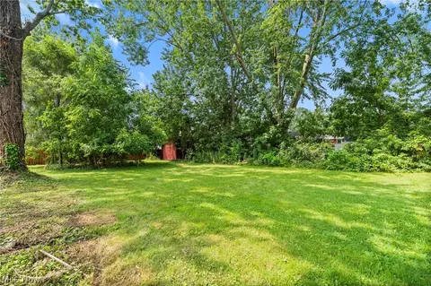 7018 Manor Dr, Elyria, OH 44035 photo 30