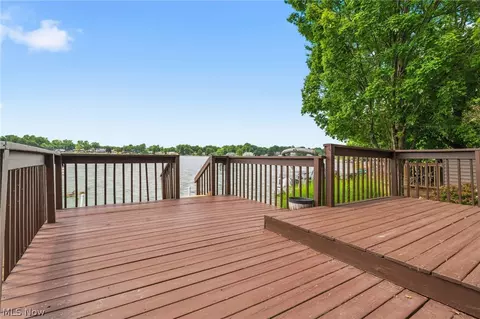 Exterior - 3510 Moonlight Bay Dr NW, Canton, OH 44708 photo 5 of 9