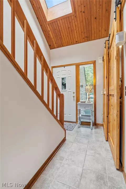 Entry Way - 3510 Moonlight Bay Dr NW, Canton, OH 44708 photo 1 of 6