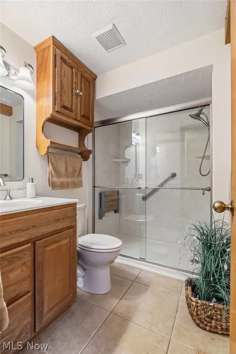 Bath - 3510 Moonlight Bay Dr NW, Canton, OH 44708 photo 1 of 3