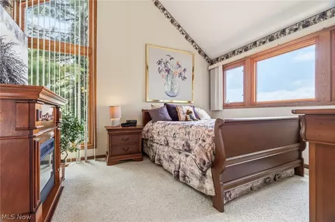 Bedroom - 3510 Moonlight Bay Dr NW, Canton, OH 44708 photo 2 of 3