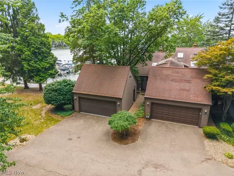 Exterior - 3510 Moonlight Bay Dr NW, Canton, OH 44708 photo 8 of 9
