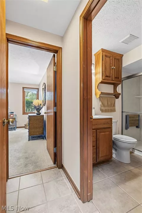 Entry Way - 3510 Moonlight Bay Dr NW, Canton, OH 44708 photo 4 of 6