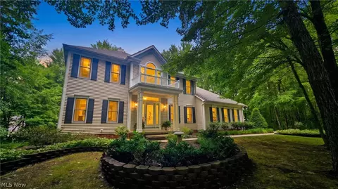 9220 Woods Way Dr, Kirtland, OH 44094