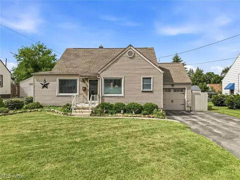 107 Renee Dr, Struthers, OH 44471 photo 2