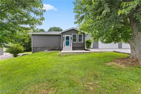 262 Riverview Rd, Wellsburg, WV 26070