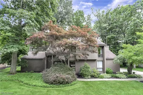 31115 Roxbury Park Dr, Bay Village, OH 44140