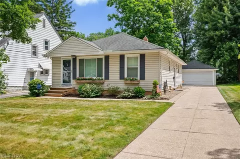 6684 Bonnieview Rd, Mayfield Village, OH 44143