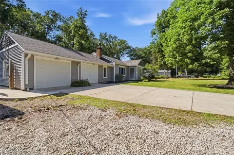 6024 Louis, North Olmsted, OH 44070