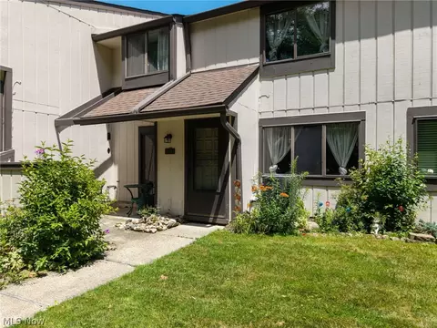 11491 Harbour Light Dr, North Royalton, OH 44133