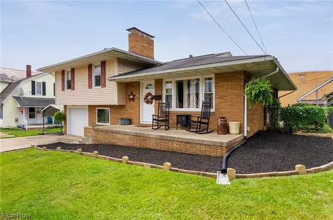 27 E Friend St, Columbiana, OH 44408