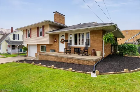 27 E Friend St, Columbiana, OH 44408