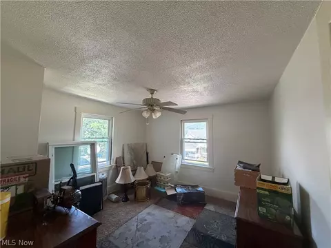 447 Garfield St, Struthers, OH 44471 photo 4