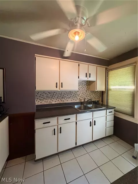 447 Garfield St, Struthers, OH 44471 photo 2